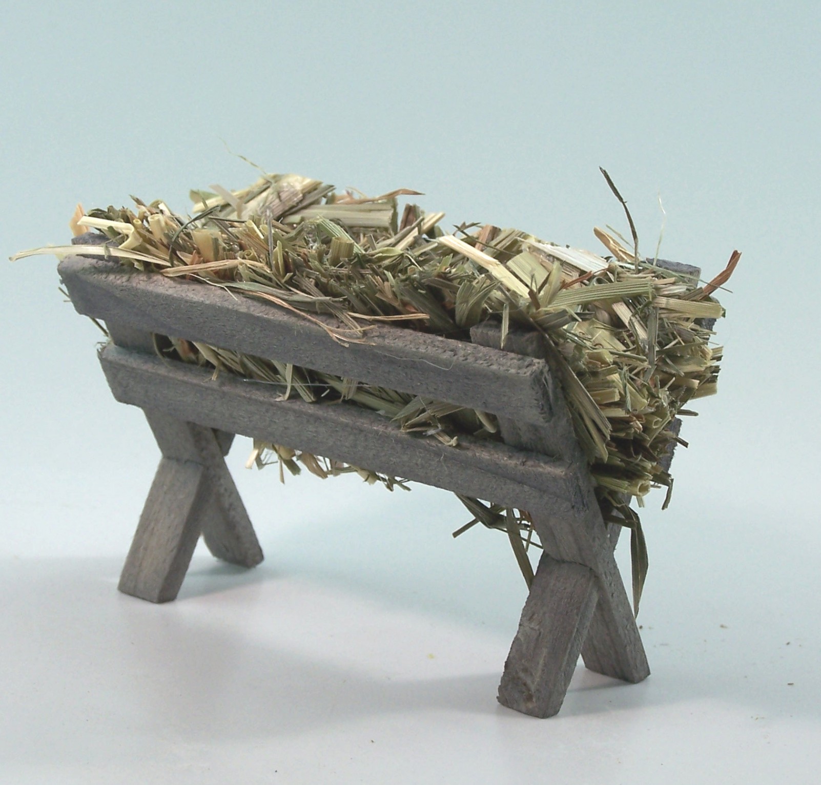 Futterkrippe aus Holz mit Heu. 5x7 cm. natur, braun oder grau